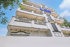 Fabhotel Rb Palace