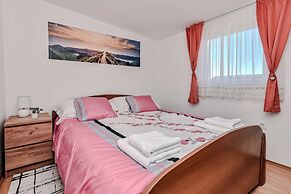 Apartments Ladika