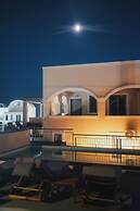 The Noverian Bios Caldera Sunset Suites