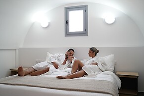 The Noverian Bios Caldera Sunset Suites