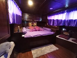 Sabai Sabai Liveaboard Bangkok