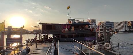 Sabai Sabai Liveaboard Bangkok