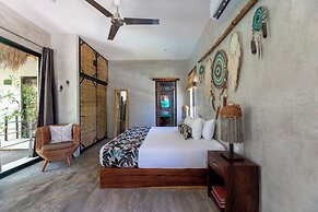 TRECE LUNAS TULUM