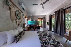 TRECE LUNAS TULUM