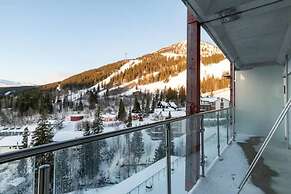 Tott Stay – Easy Slope Access