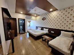 Hotel Candlewood Bar & Restro