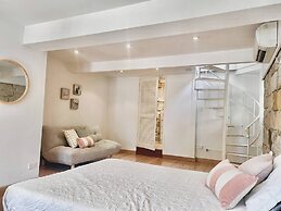 Prime Location Unit AC And Parking
