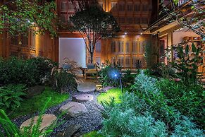 Lijiang half yard hotel