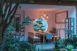 Lijiang half yard hotel