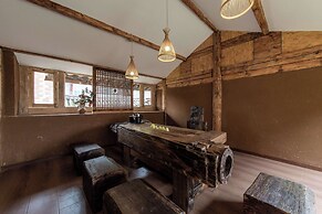 Lijiang half yard hotel