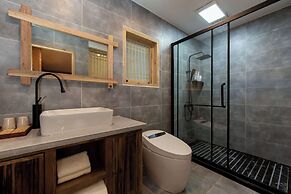 Lijiang half yard hotel