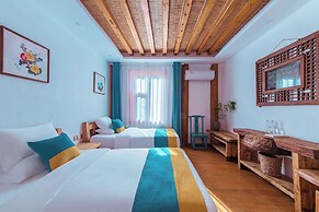 Lijiang half yard hotel