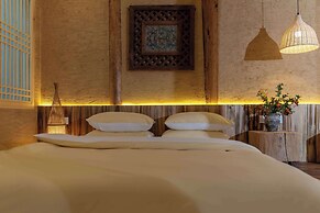 Lijiang half yard hotel