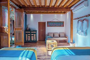 Lijiang half yard hotel
