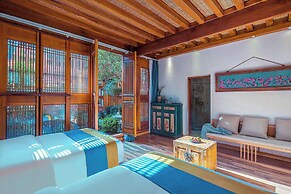 Lijiang half yard hotel