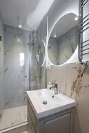 Romanian Athenaeum Flat - Refined 3BR Steps from Calea Victoriei