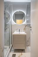 Romanian Athenaeum Flat - Refined 3BR Steps from Calea Victoriei