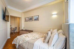 Romanian Athenaeum Flat - Refined 3BR Steps from Calea Victoriei