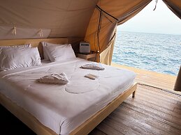 Floating Home in Reef Resort Unit 4