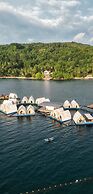 Floating Home in Reef Resort Unit 4