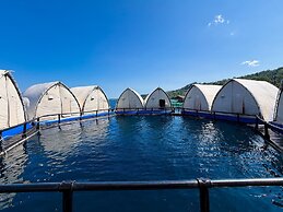 Floating Home in Reef Resort Unit 4
