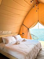 Floating Home in Reef Resort Unit 4