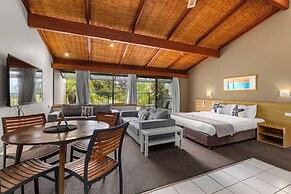 Nautilus Beach Resort by Charlesworth