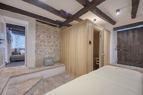 Villa Galant with Pool and Sauna