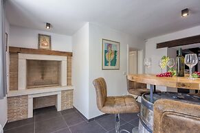 Villa Galant with Pool and Sauna