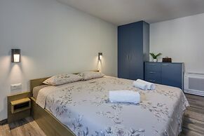 Villa Galant with Pool and Sauna