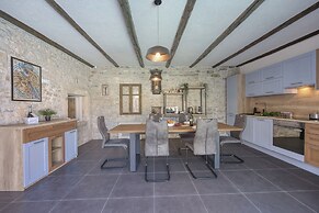 Villa Galant with Pool and Sauna