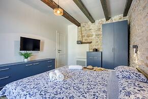 Villa Galant with Pool and Sauna