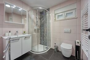 Villa Galant with Pool and Sauna