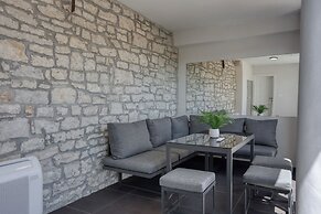 Villa Galant with Pool and Sauna