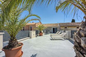 Villa Galant with Pool and Sauna