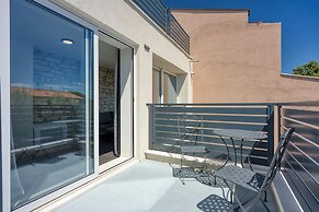 Villa Galant with Pool and Sauna