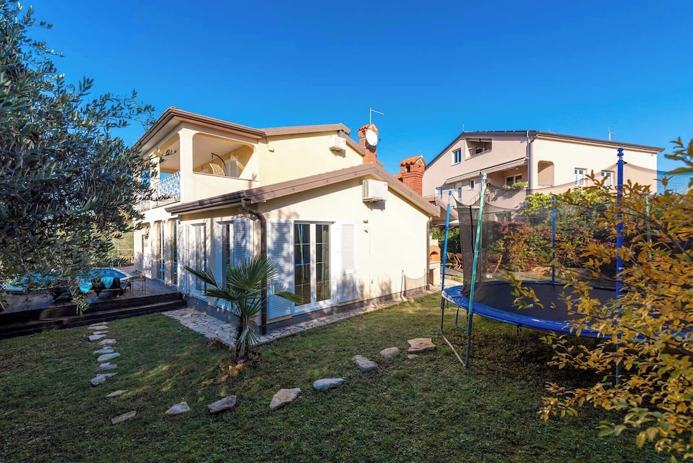 Holiday House with Pool Villa Seabird