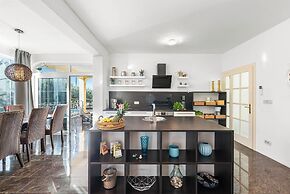 Holiday House with Pool Villa Seabird