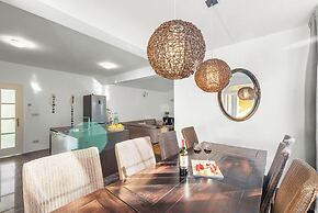 Holiday House with Pool Villa Seabird
