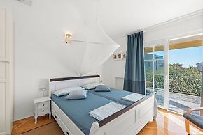 Holiday House with Pool Villa Seabird