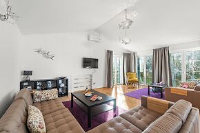 Holiday House with Pool Villa Seabird