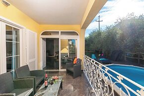 Holiday House with Pool Villa Seabird