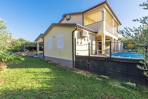 Holiday House with Pool Villa Seabird