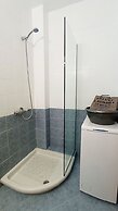 Relaxing Studio Apt 1 min to Highway Parking