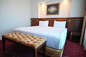 Stone Bridge Hotel