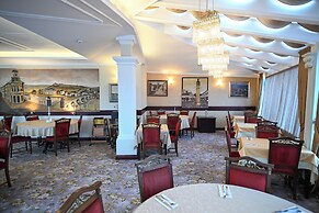 Stone Bridge Hotel