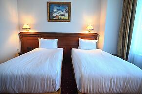 Stone Bridge Hotel