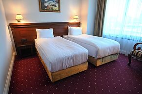 Stone Bridge Hotel
