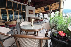 Stone Bridge Hotel