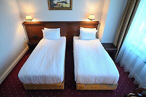 Stone Bridge Hotel
